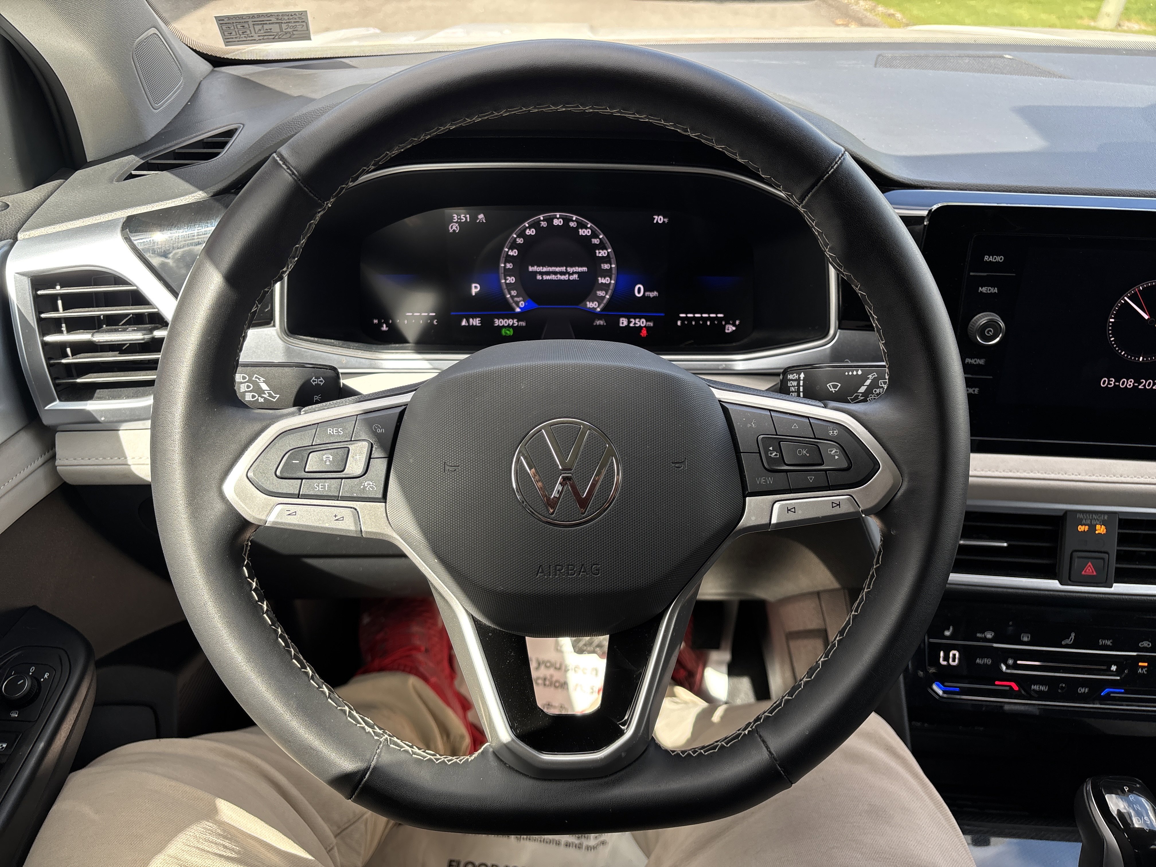 Used 2025 Volkswagen Taos SE AWD/4WD image 18