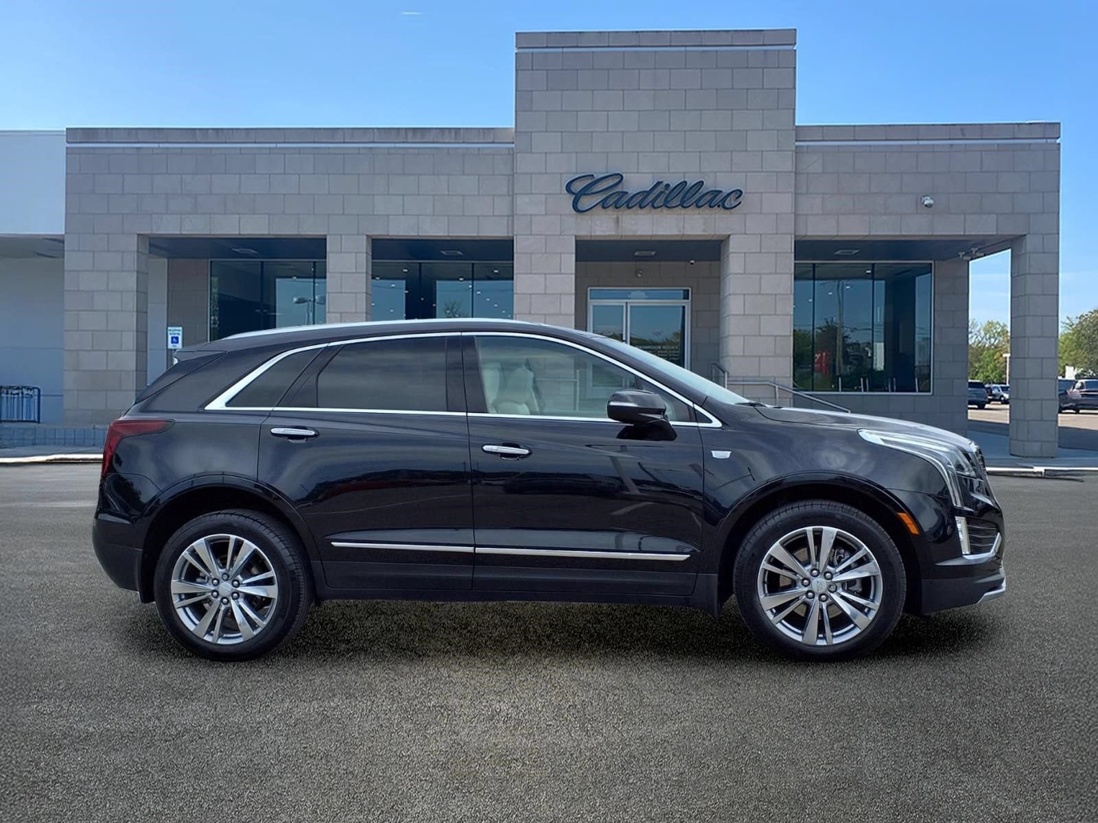 Certified 2024 Cadillac XT5 Premium Luxury AWD/4WD image 4