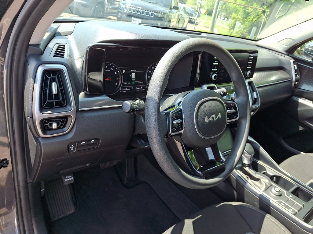 Used 2022 Kia Sorento LX FWD image 25