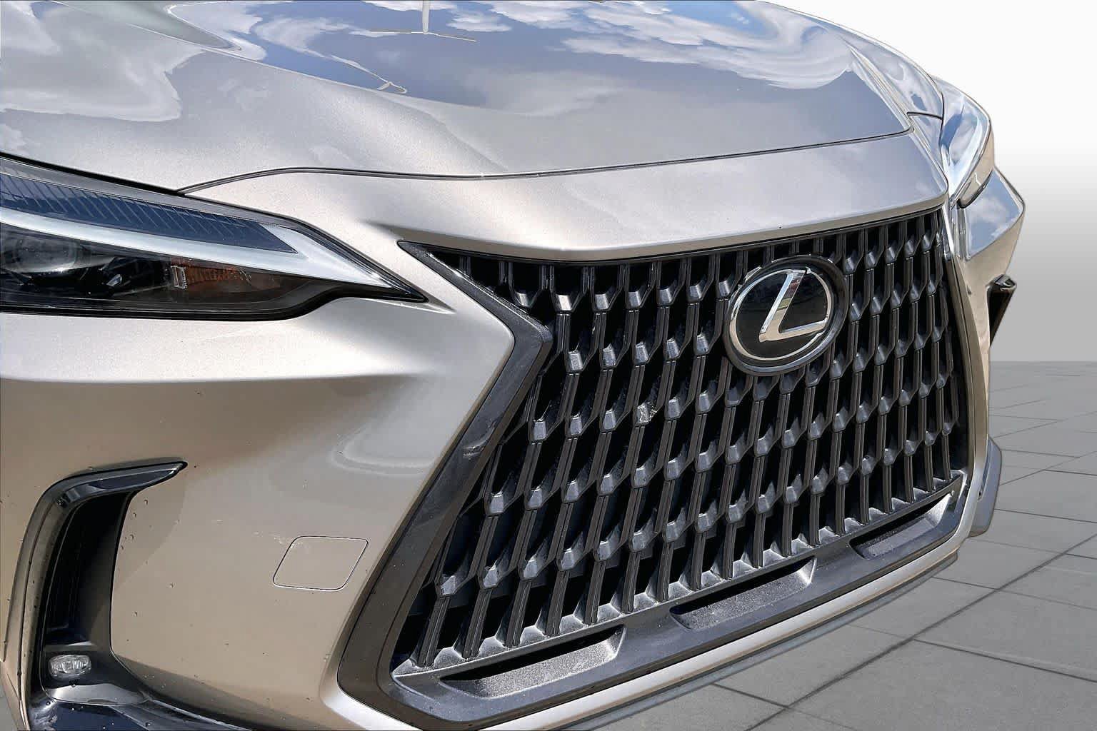 Used 2024 Lexus NX 250 FWD w/ Towing Package (2000 Lbs) image 27