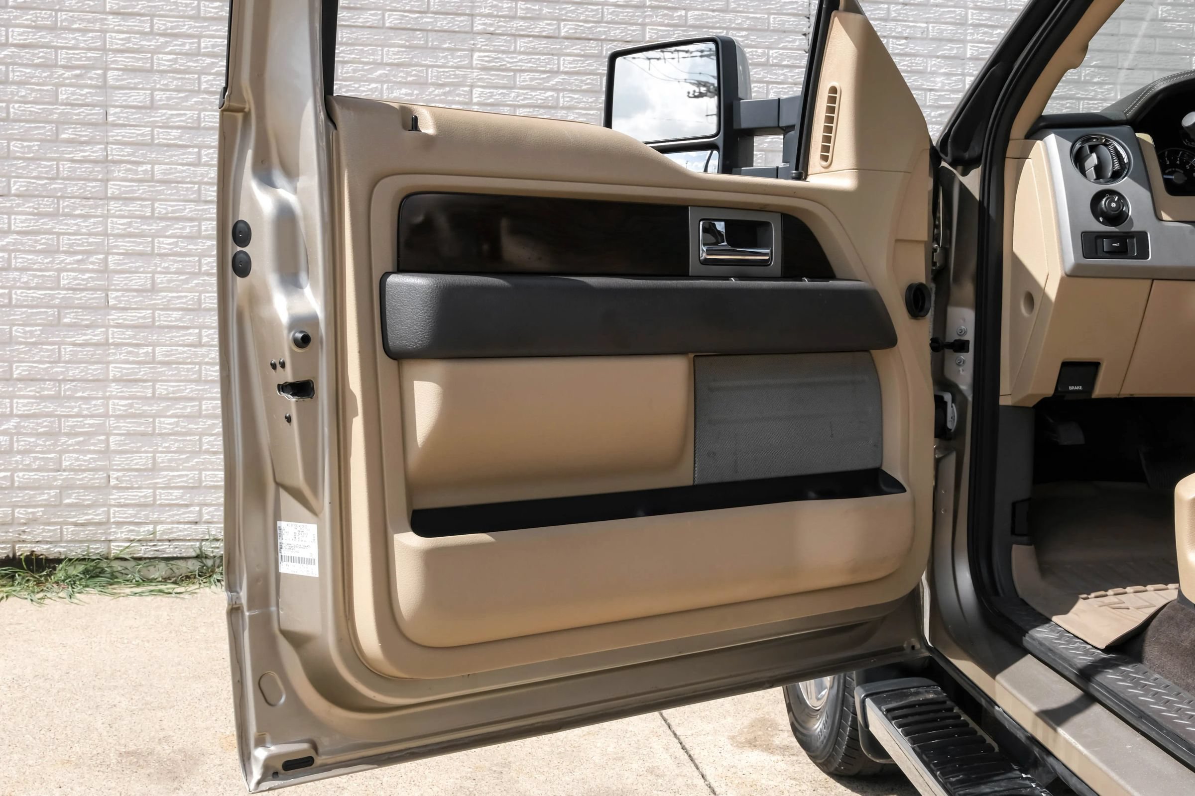 Used 2012 Ford F150 Lariat w/ Lariat Chrome Pkg AWD/4WD image 33