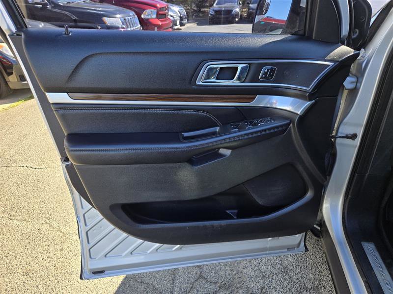 Used 2017 Ford Explorer Limited AWD/4WD image 11