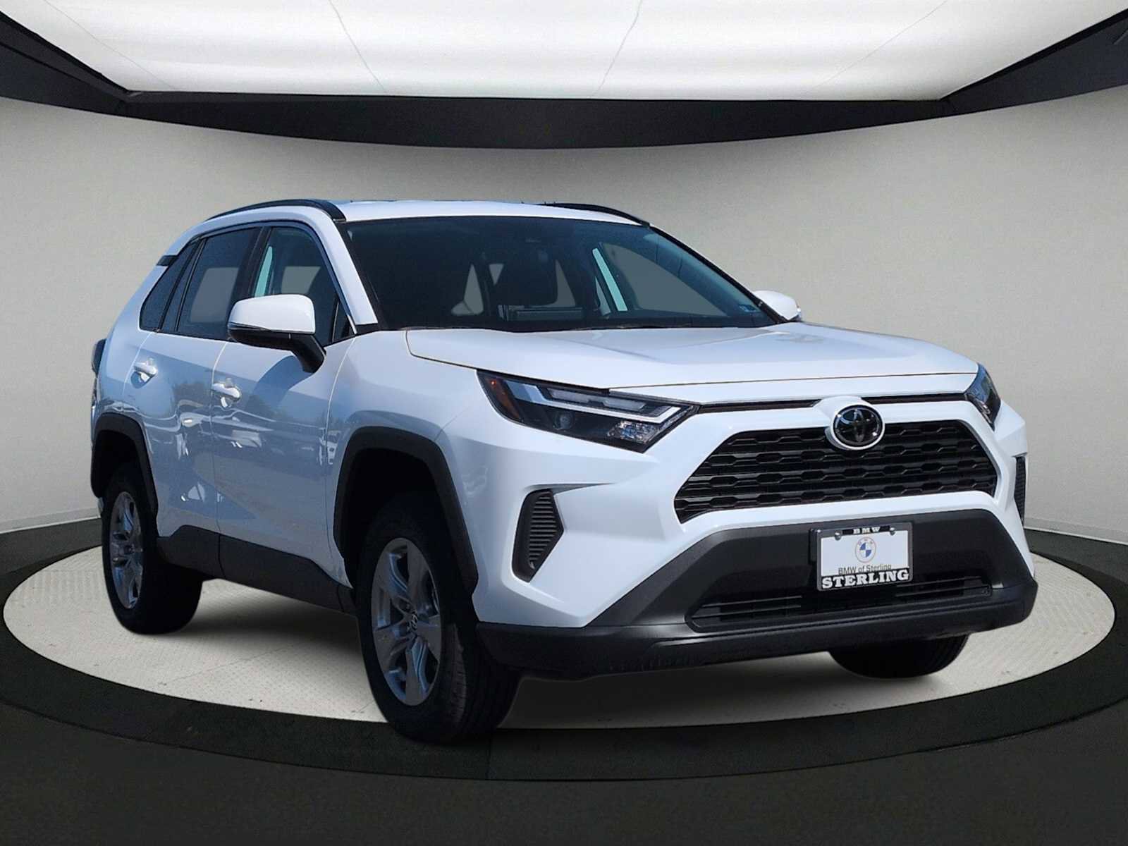 Used 2025 Toyota RAV4 XLE AWD/4WD image 2