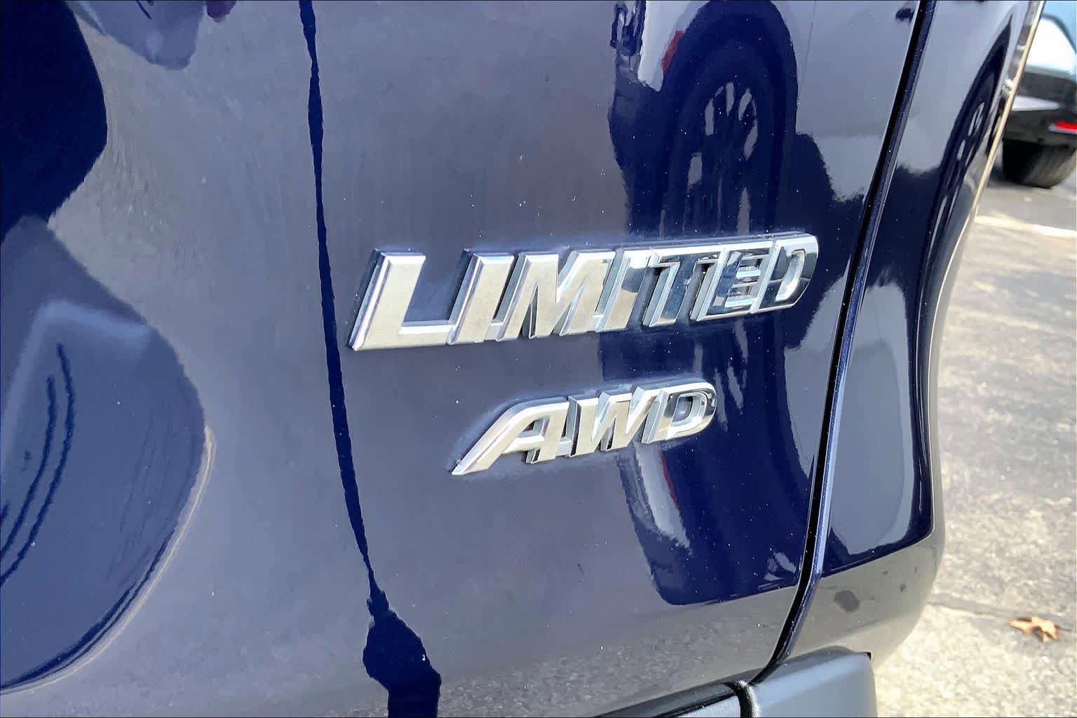 Used 2023 Toyota RAV4 Limited AWD/4WD image 18