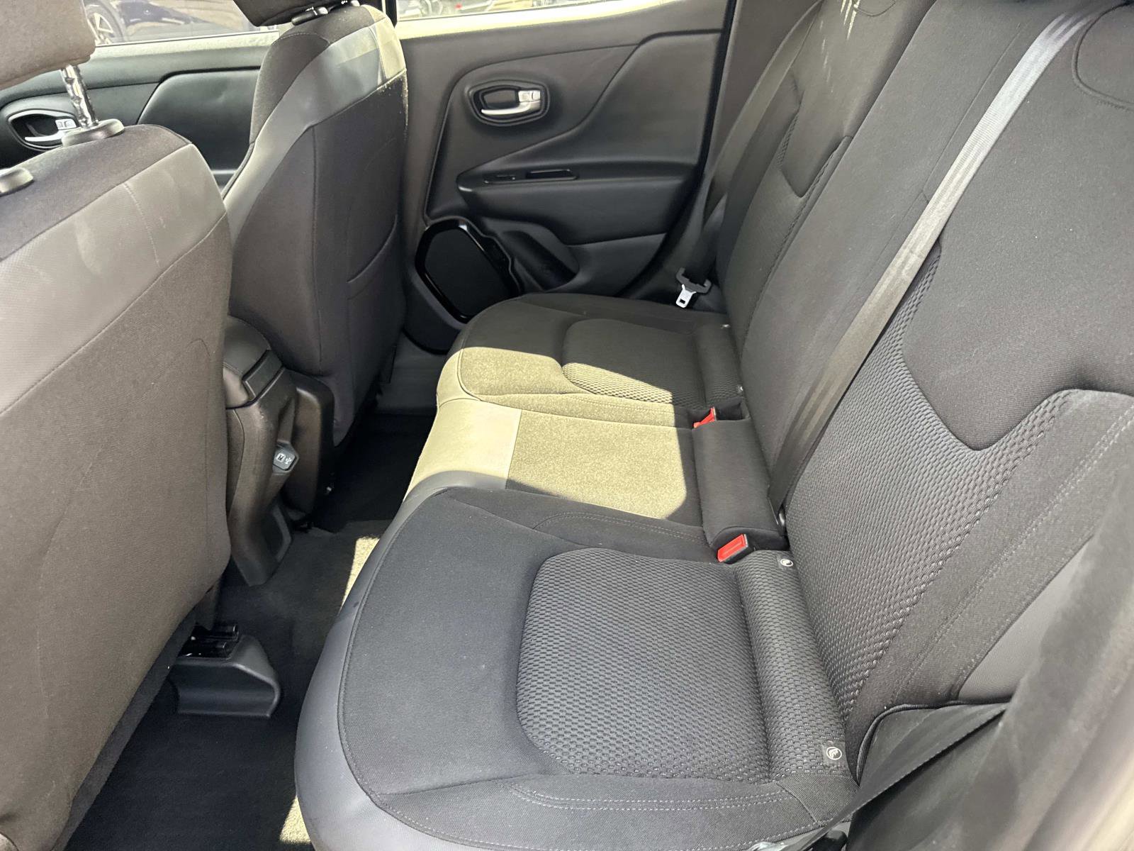 Used 2019 Jeep Renegade Altitude w/ Quick Order Package 2XM image 11