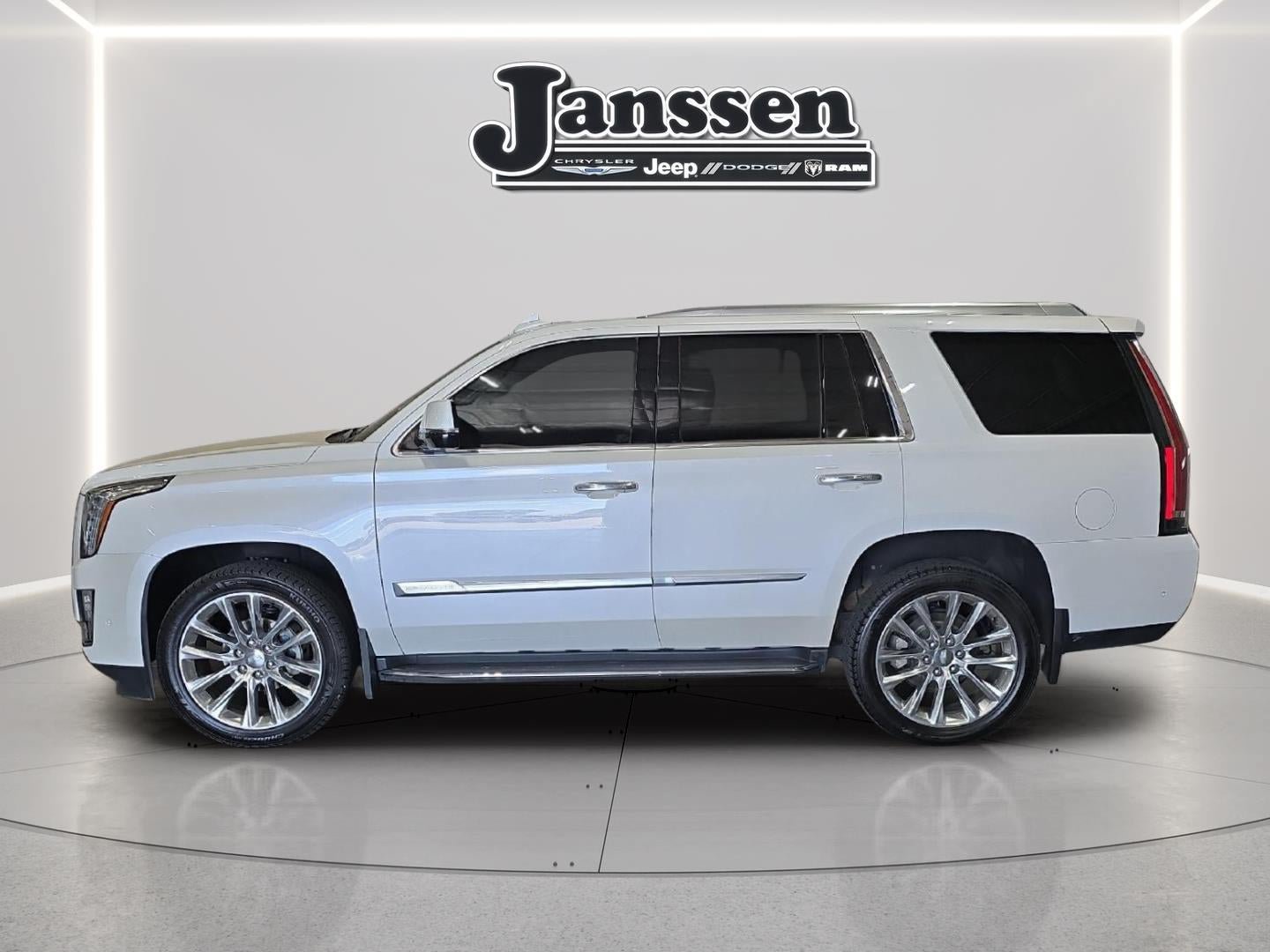 Used 2018 Cadillac Escalade Premium Luxury AWD/4WD image 2