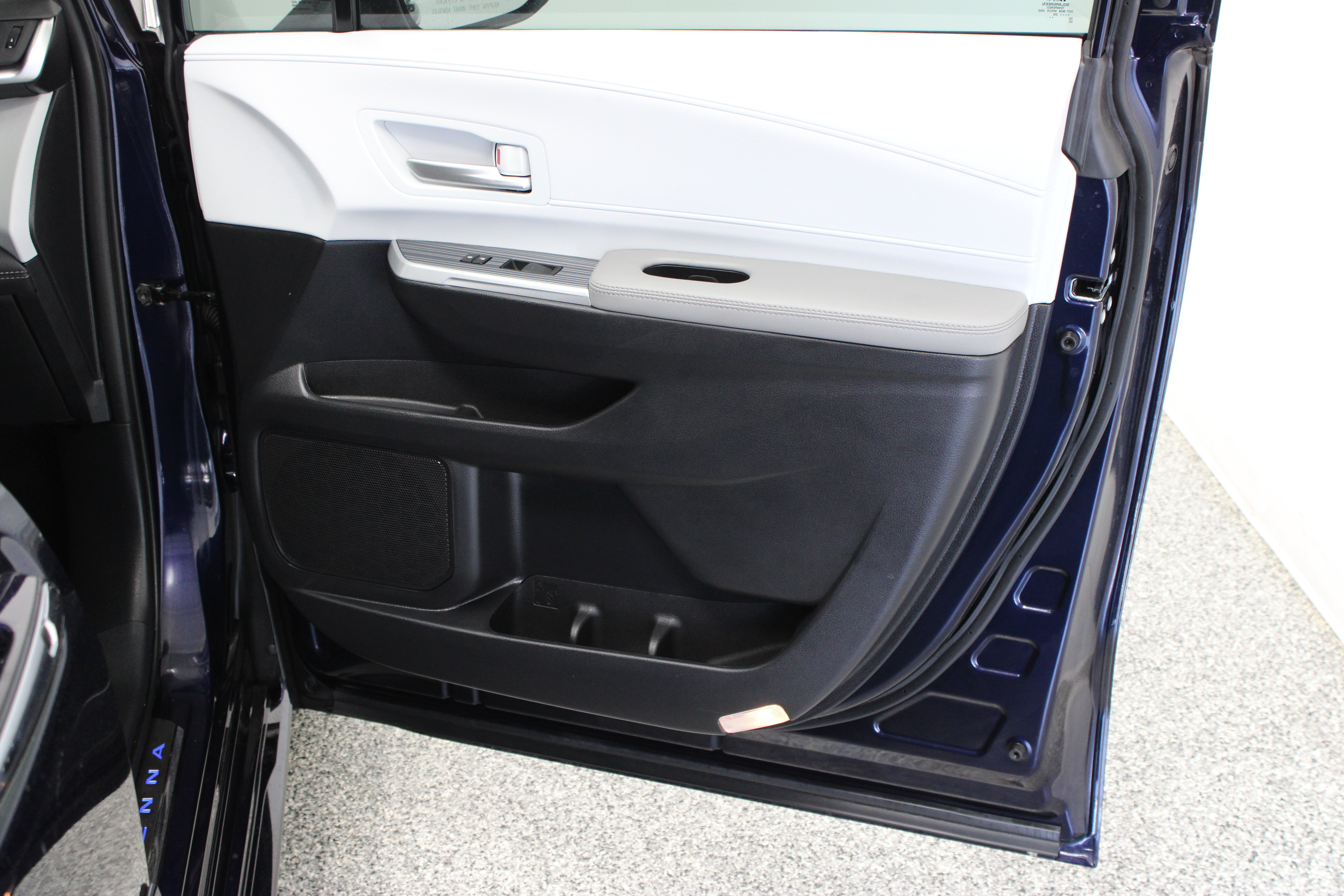 Certified 2026 Toyota Sienna XLE FWD image 36