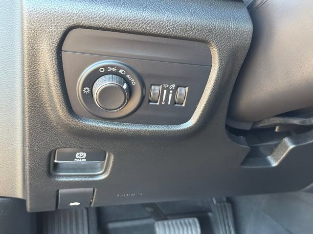Used 2025 Jeep Grand Cherokee Laredo X w/ Luxury Tech Group I AWD/4WD image 31