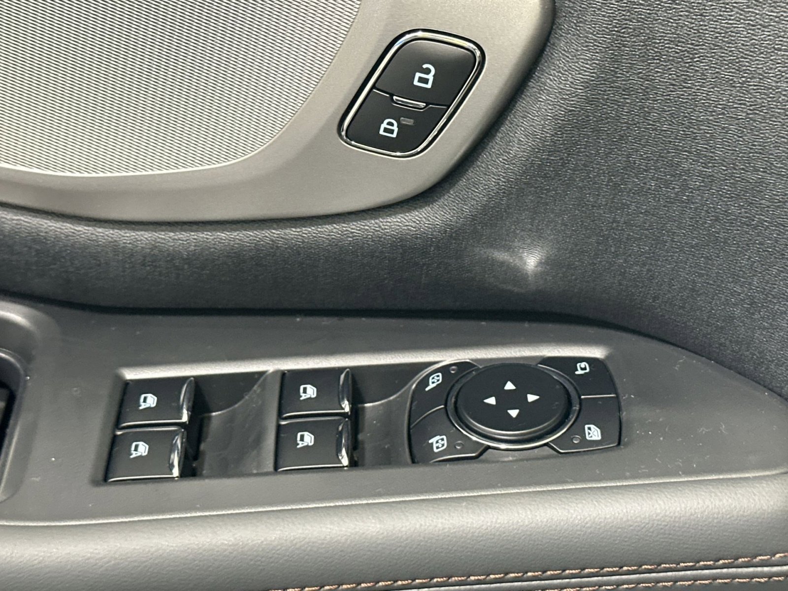 New 2025 Ford Expedition Active image 16