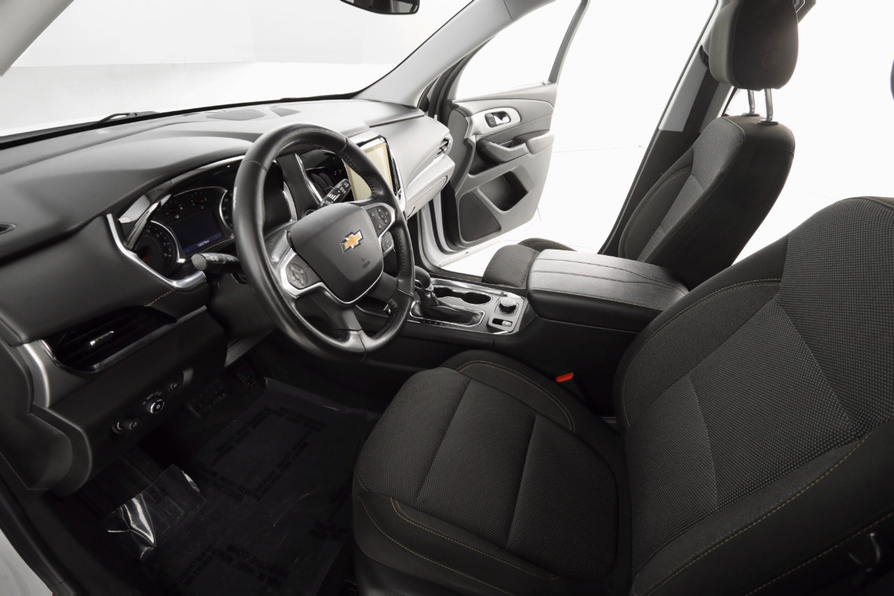 Used 2021 Chevrolet Traverse LT image 12