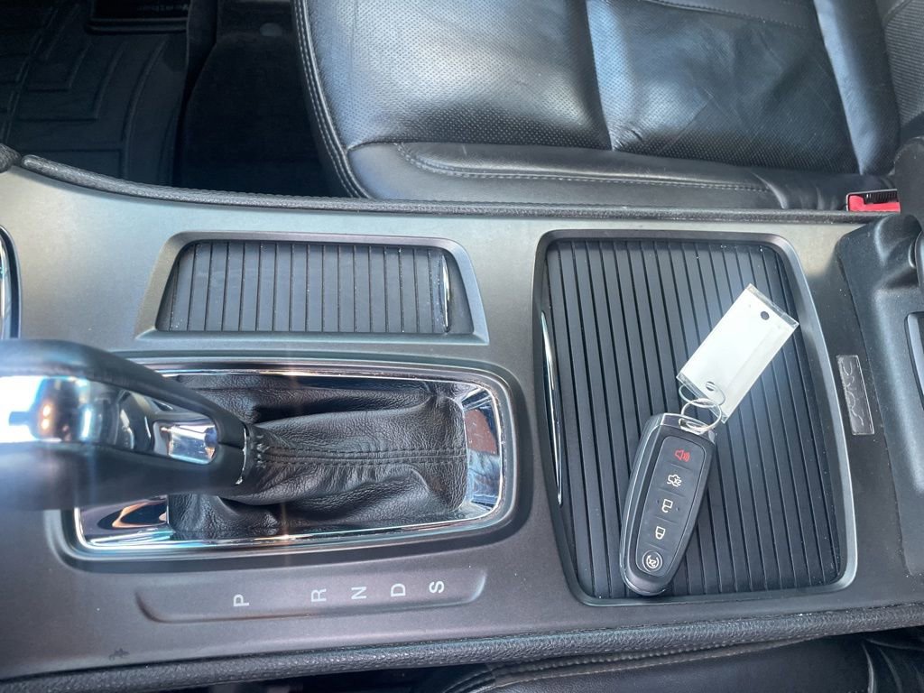 Used 2014 Lincoln MKS image 21