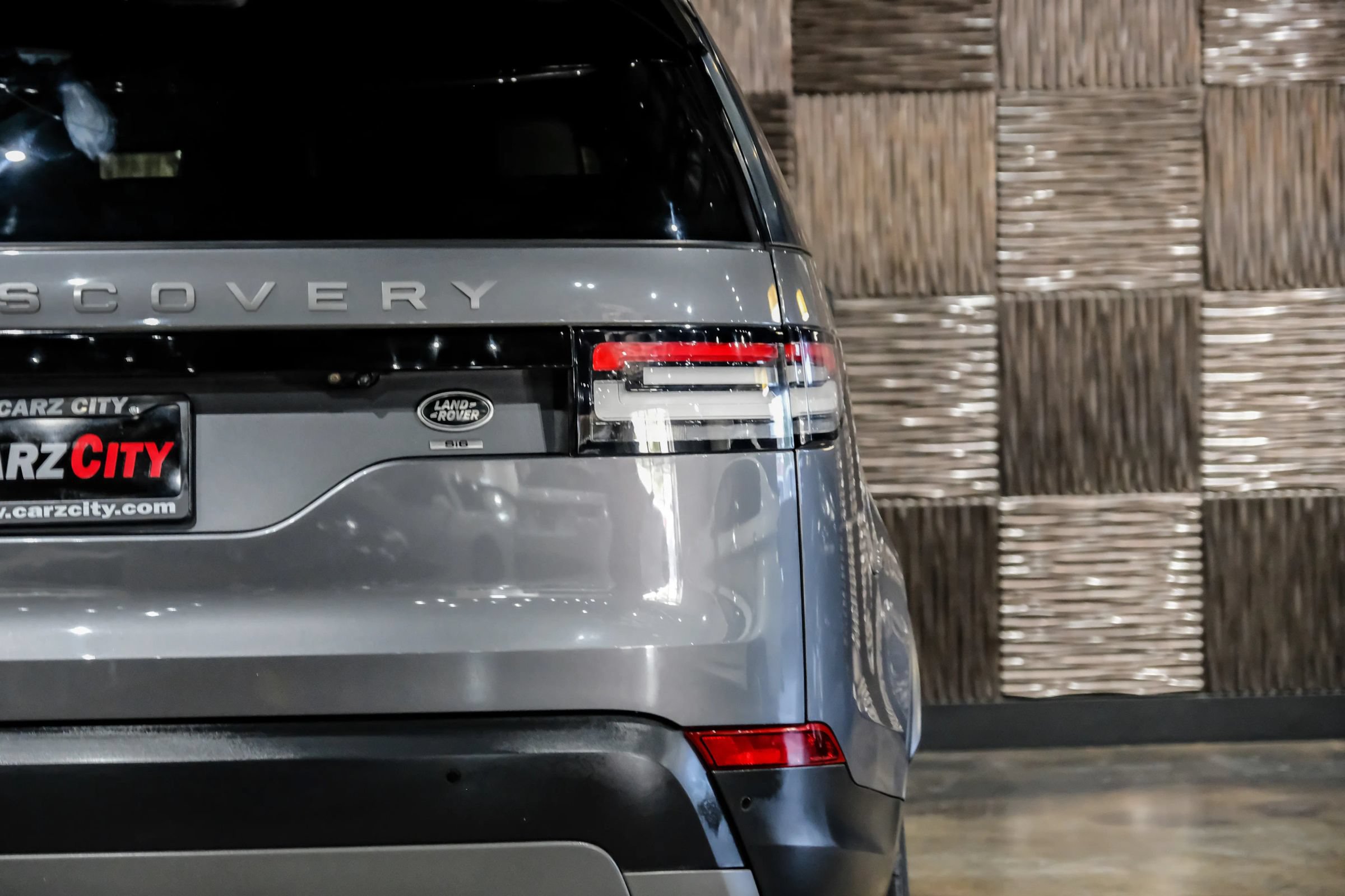 Used 2018 Land Rover Discovery SE AWD/4WD image 48