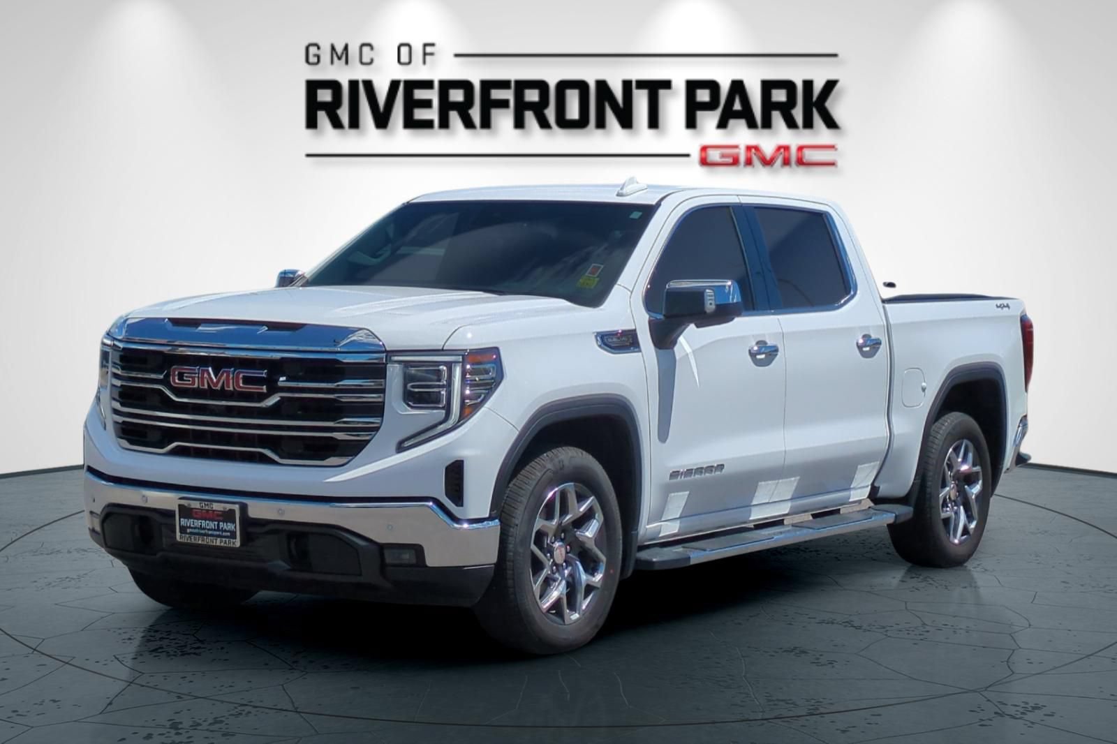 Used 2024 GMC Sierra 1500 SLT w/ SLT Premium Plus Package AWD/4WD image 7