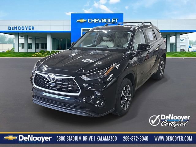 Used 2023 Toyota Highlander XLE image 1