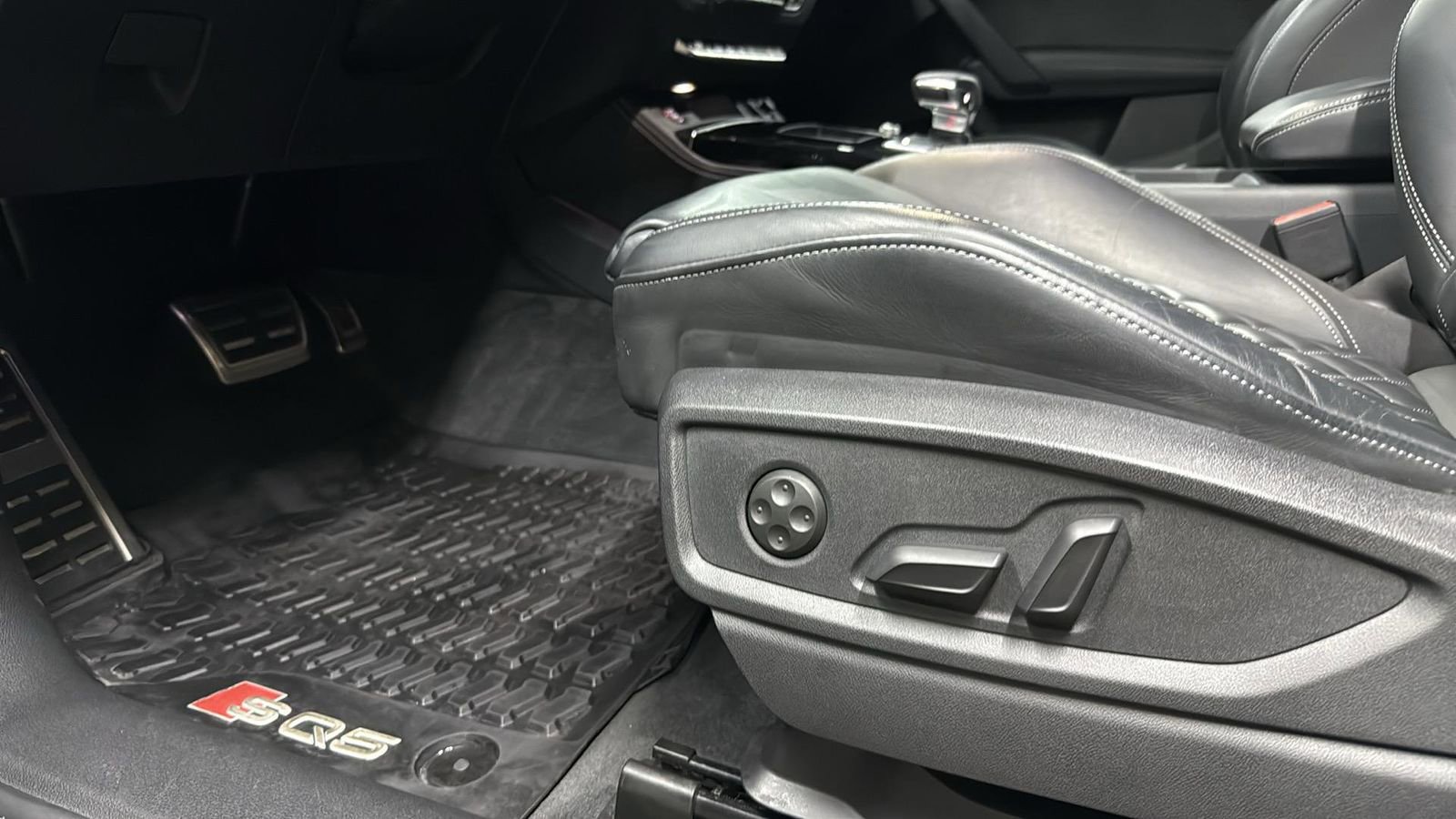 Used 2023 Audi SQ5 Prestige image 11