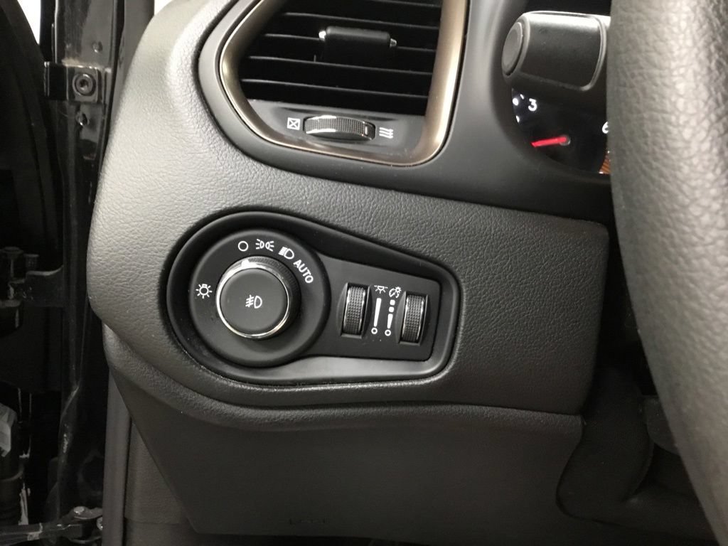 Used 2023 Jeep Renegade Latitude AWD/4WD image 14