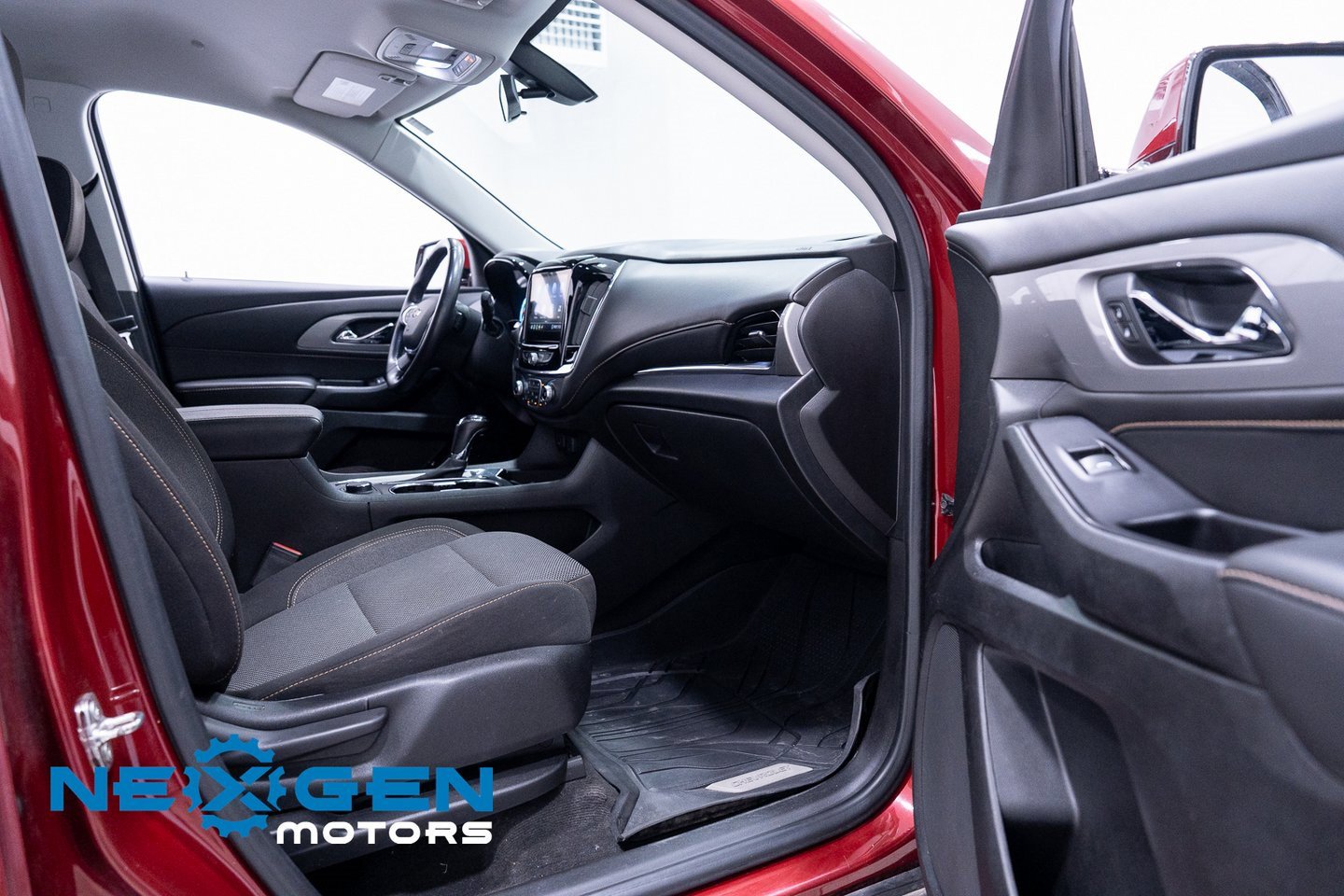 Used 2020 Chevrolet Traverse LT image 50