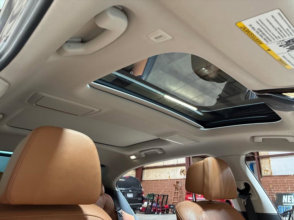 Used 2019 BMW 740i w/ Executive Package RWD image 33