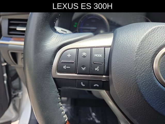 Used 2017 Lexus ES 300h w/ Luxury Package FWD image 28