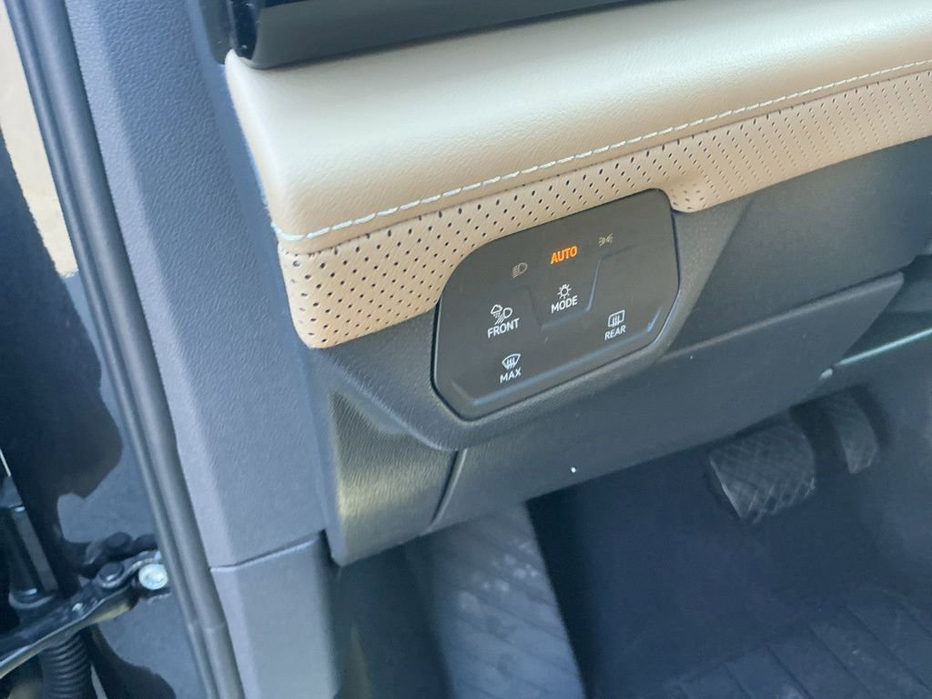 Used 2024 Volkswagen Atlas Cross Sport SE FWD image 11