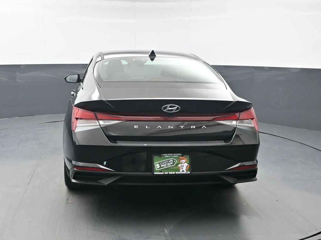 Used 2023 Hyundai Elantra SEL w/ Convenience Package FWD image 5