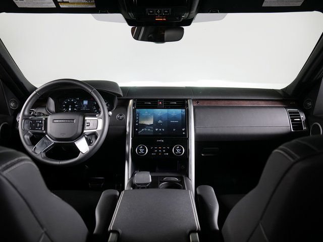 Certified 2025 Land Rover Discovery Dynamic SE AWD/4WD image 4