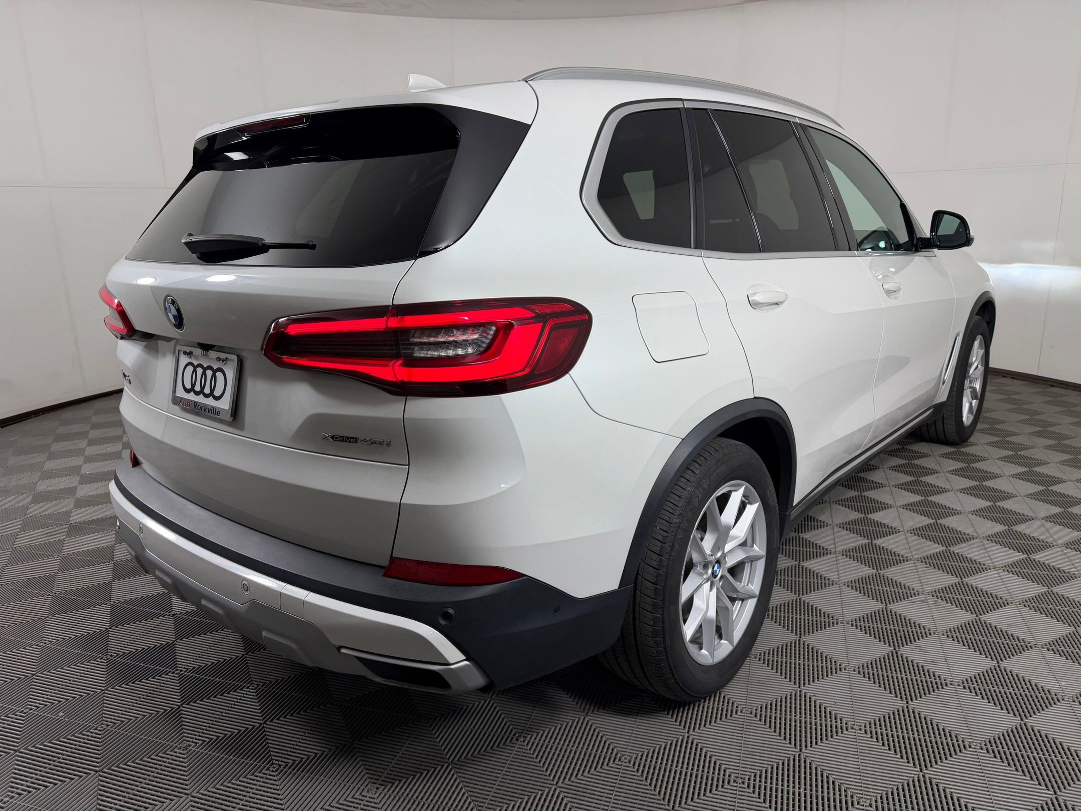 Used 2020 BMW X5 xDrive40i w/ Convenience Package AWD/4WD image 9