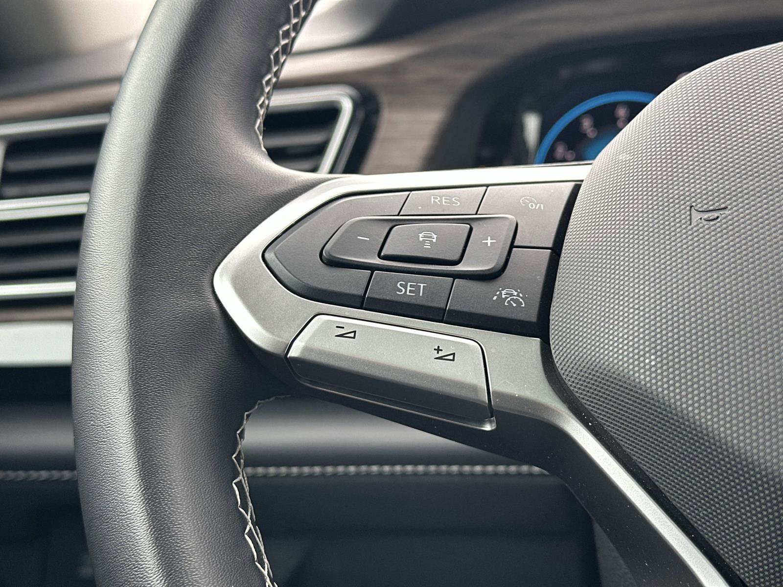 Used 2025 Volkswagen Atlas SEL image 24