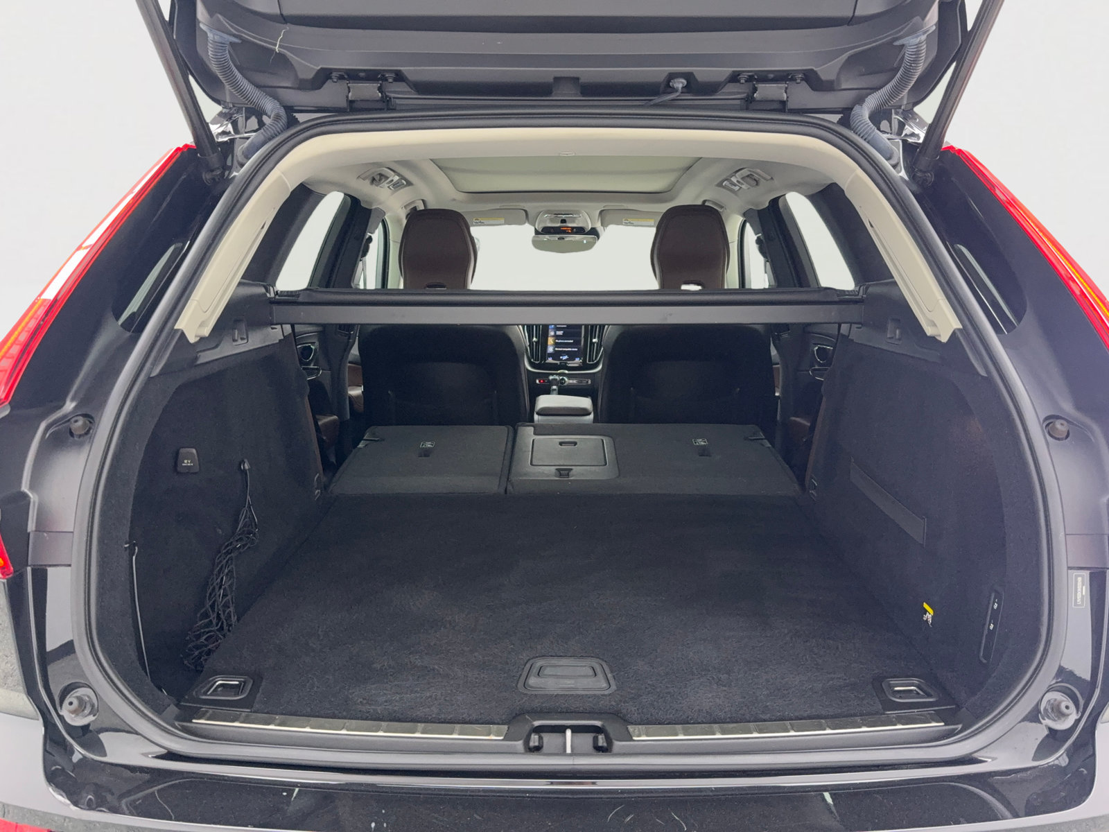 Used 2019 Volvo XC60 T5 Momentum w/ Multimedia Package FWD image 48