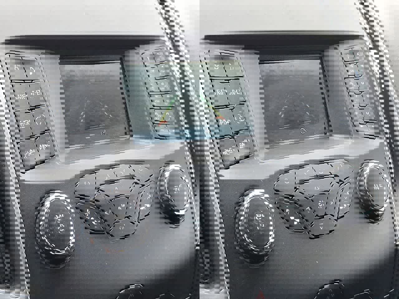 Used 2018 Ford Edge SE image 21