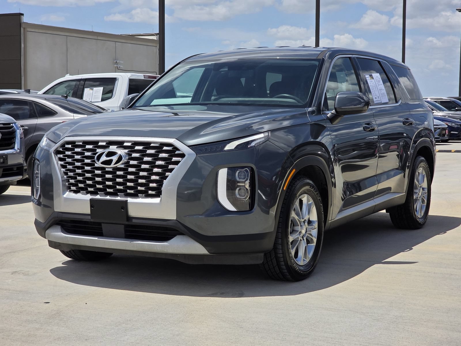 Used 2022 Hyundai Palisade SE FWD image 2