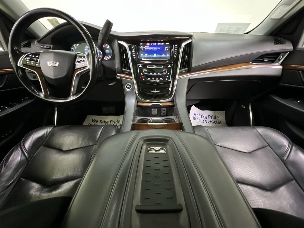 Used 2017 Cadillac Escalade ESV Luxury AWD/4WD image 17