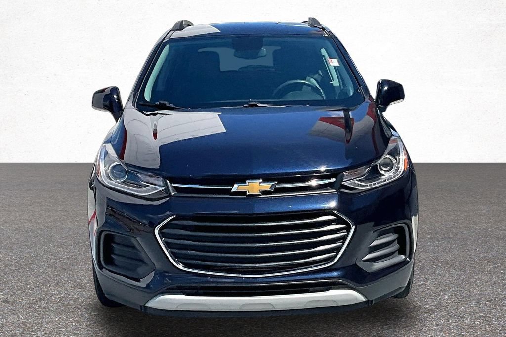 Used 2022 Chevrolet Trax LT w/ LT Convenience Package FWD image 3