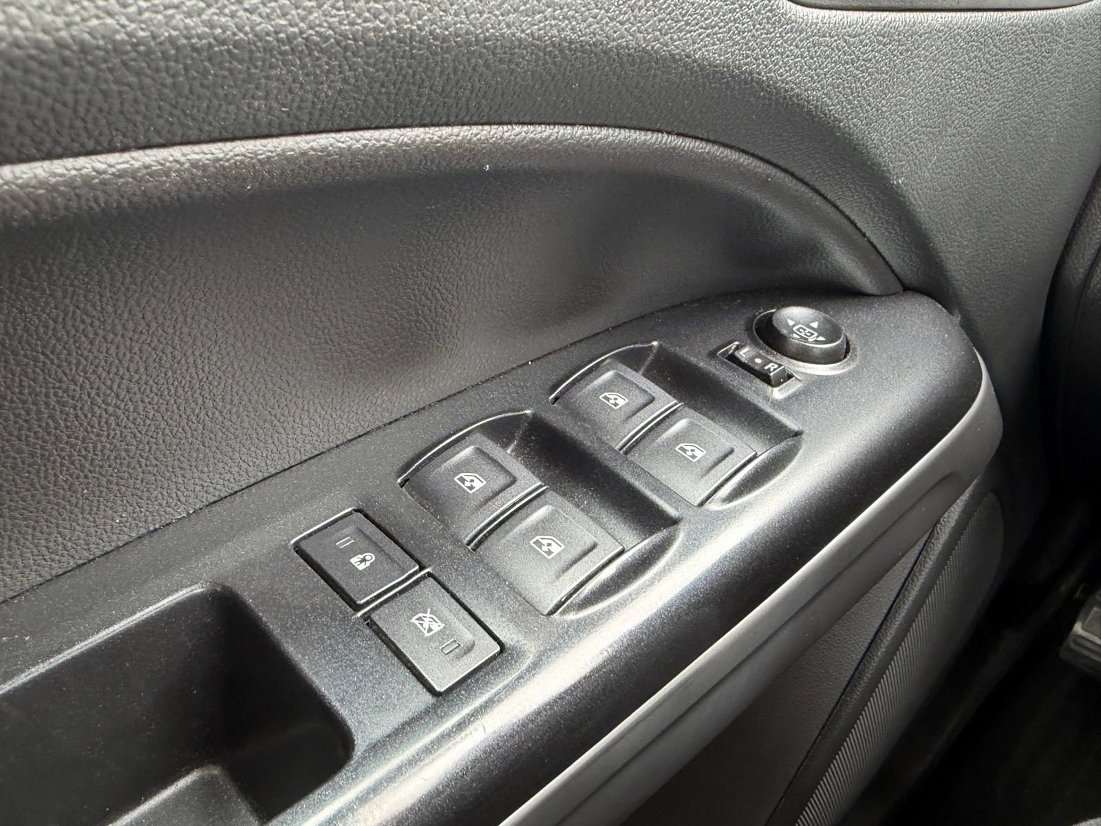 Used 2020 Chevrolet Colorado LT w/ Redline Special Edition image 17