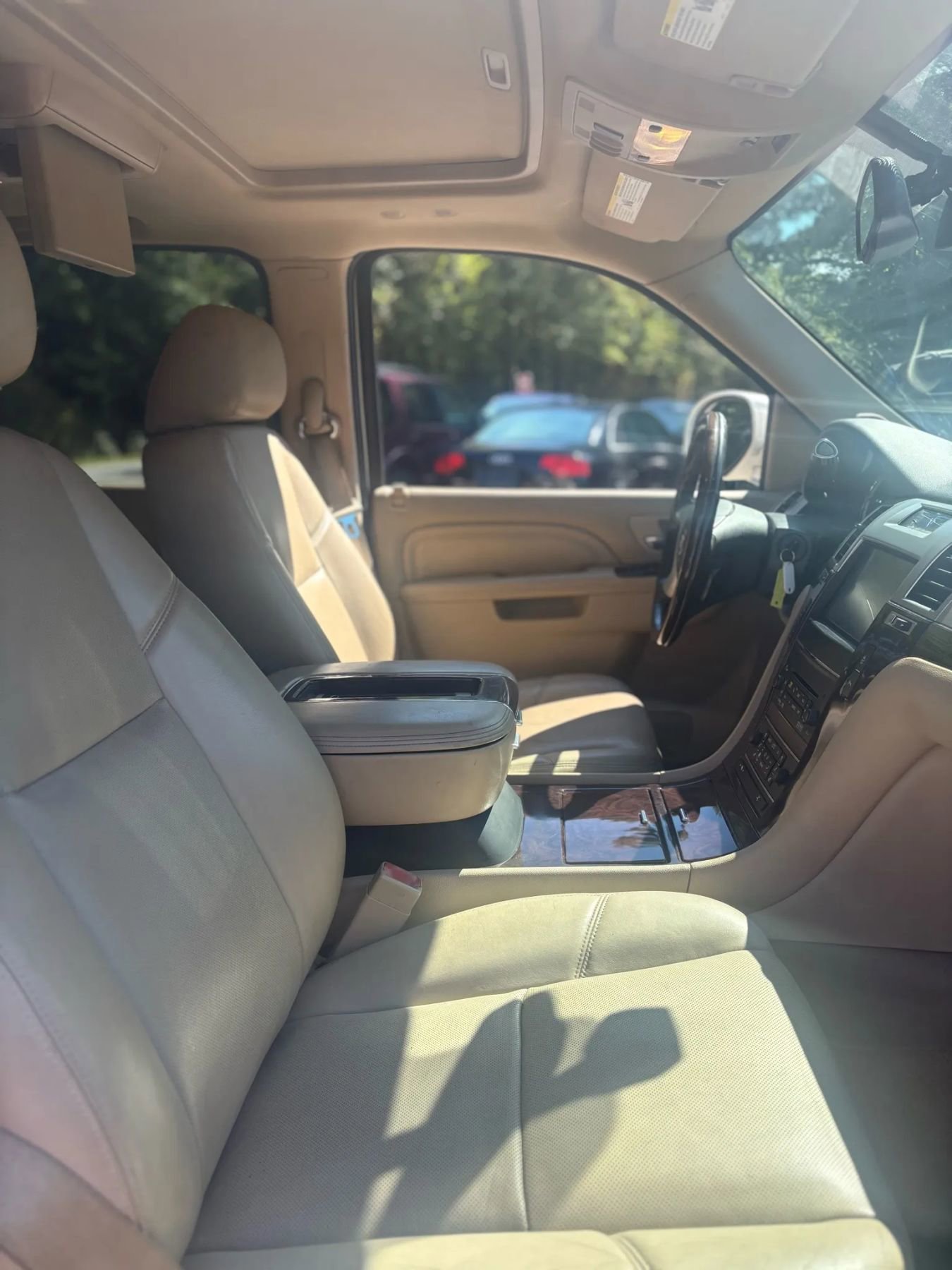 Used 2013 Cadillac Escalade ESV Premium image 17