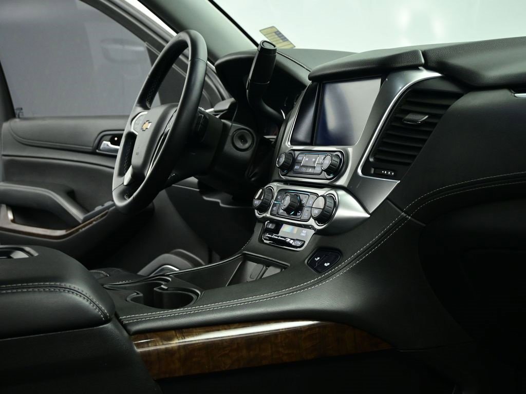 Used 2020 Chevrolet Suburban LT image 31