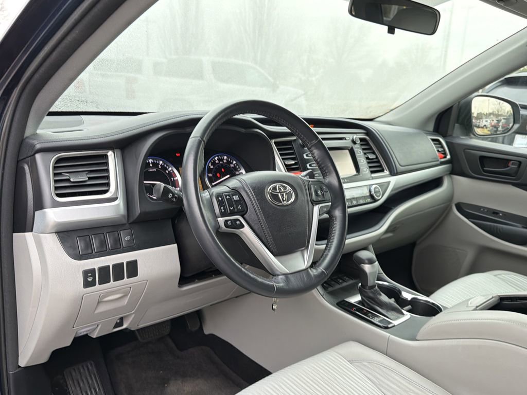 Used 2014 Toyota Highlander Plus image 14