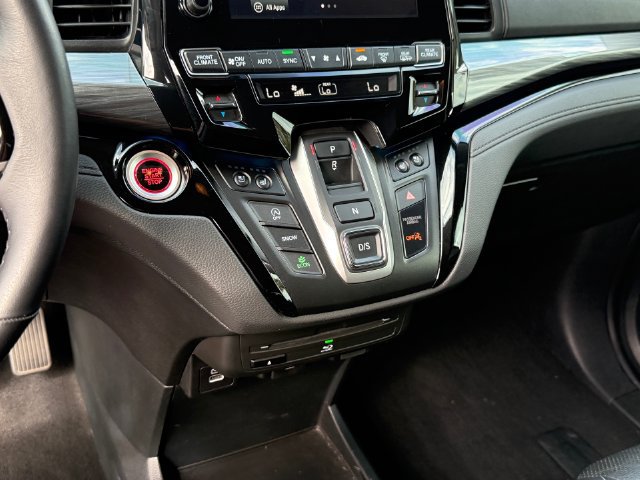 Used 2023 Honda Odyssey Elite image 16