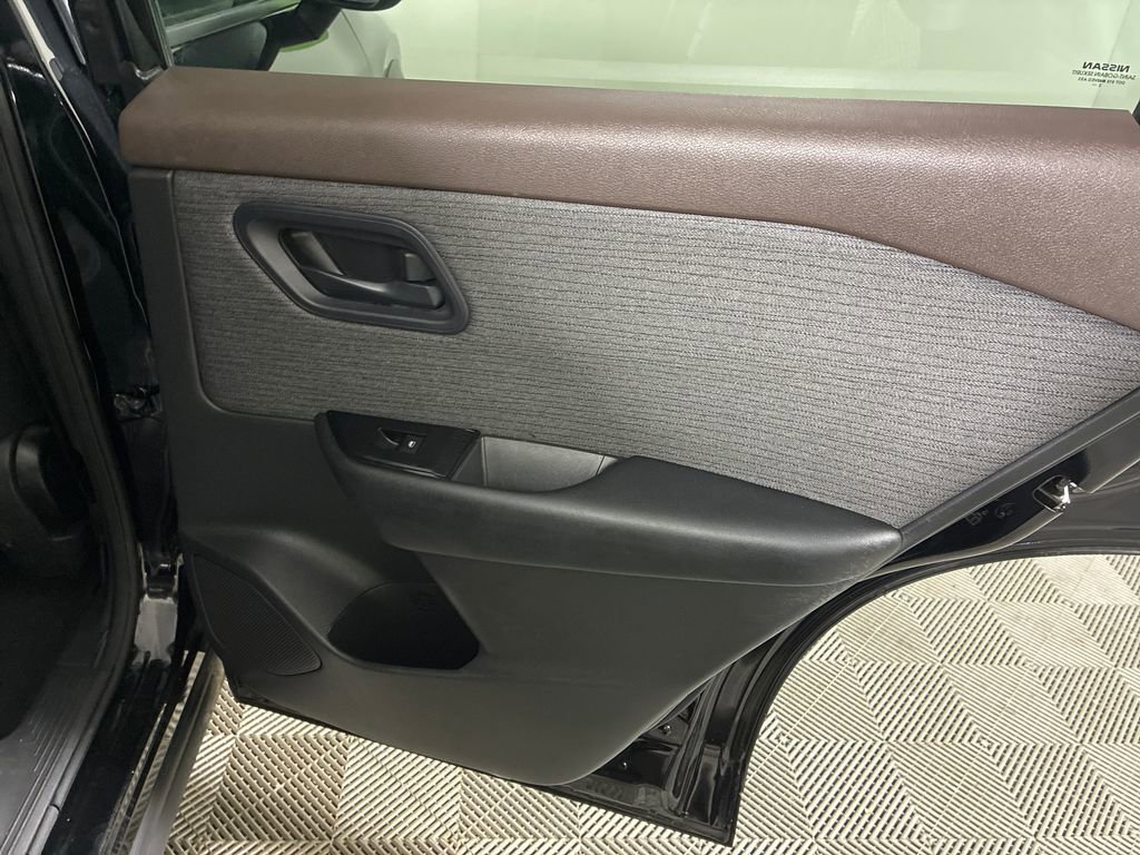 Used 2023 Nissan Rogue S AWD/4WD image 28