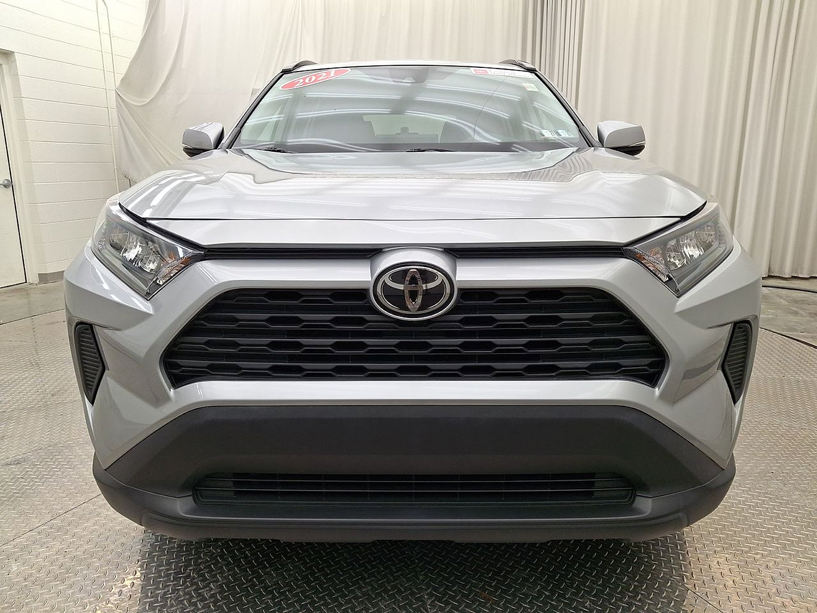 Used 2021 Toyota RAV4 LE AWD/4WD image 32