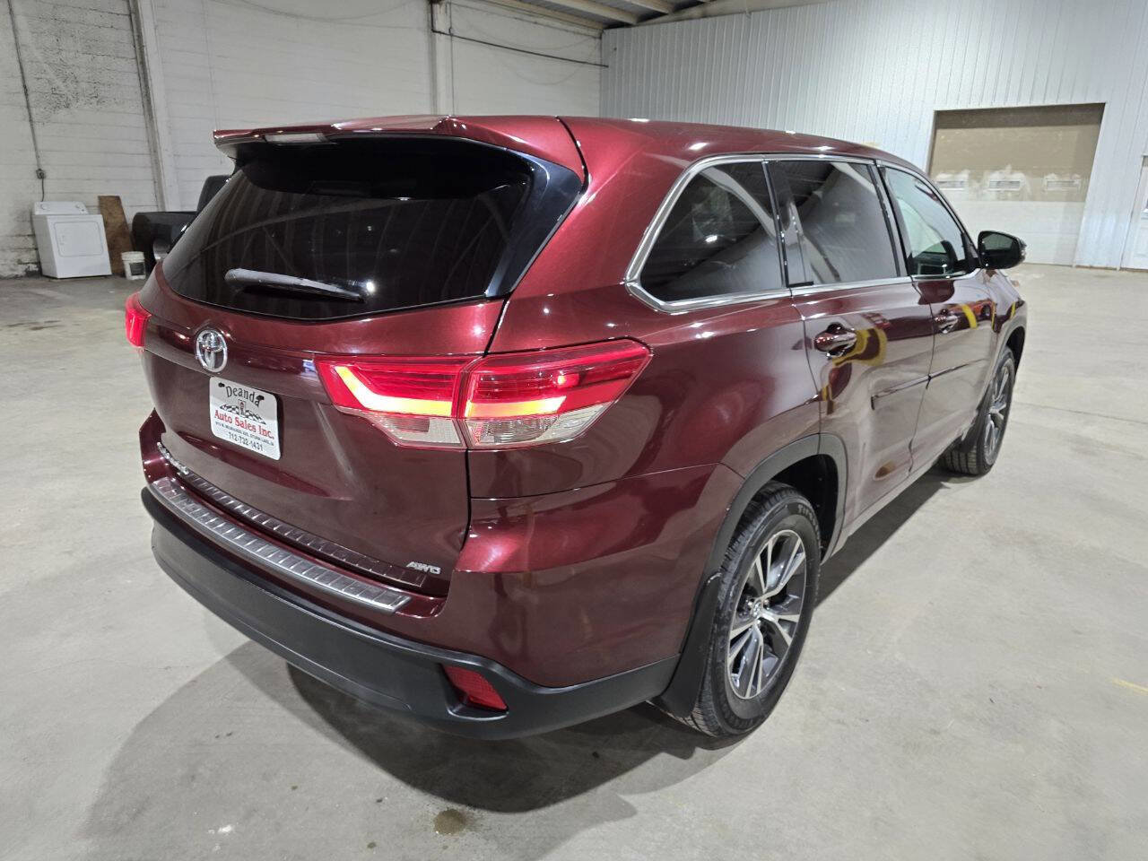 Used 2017 Toyota Highlander LE AWD/4WD image 11