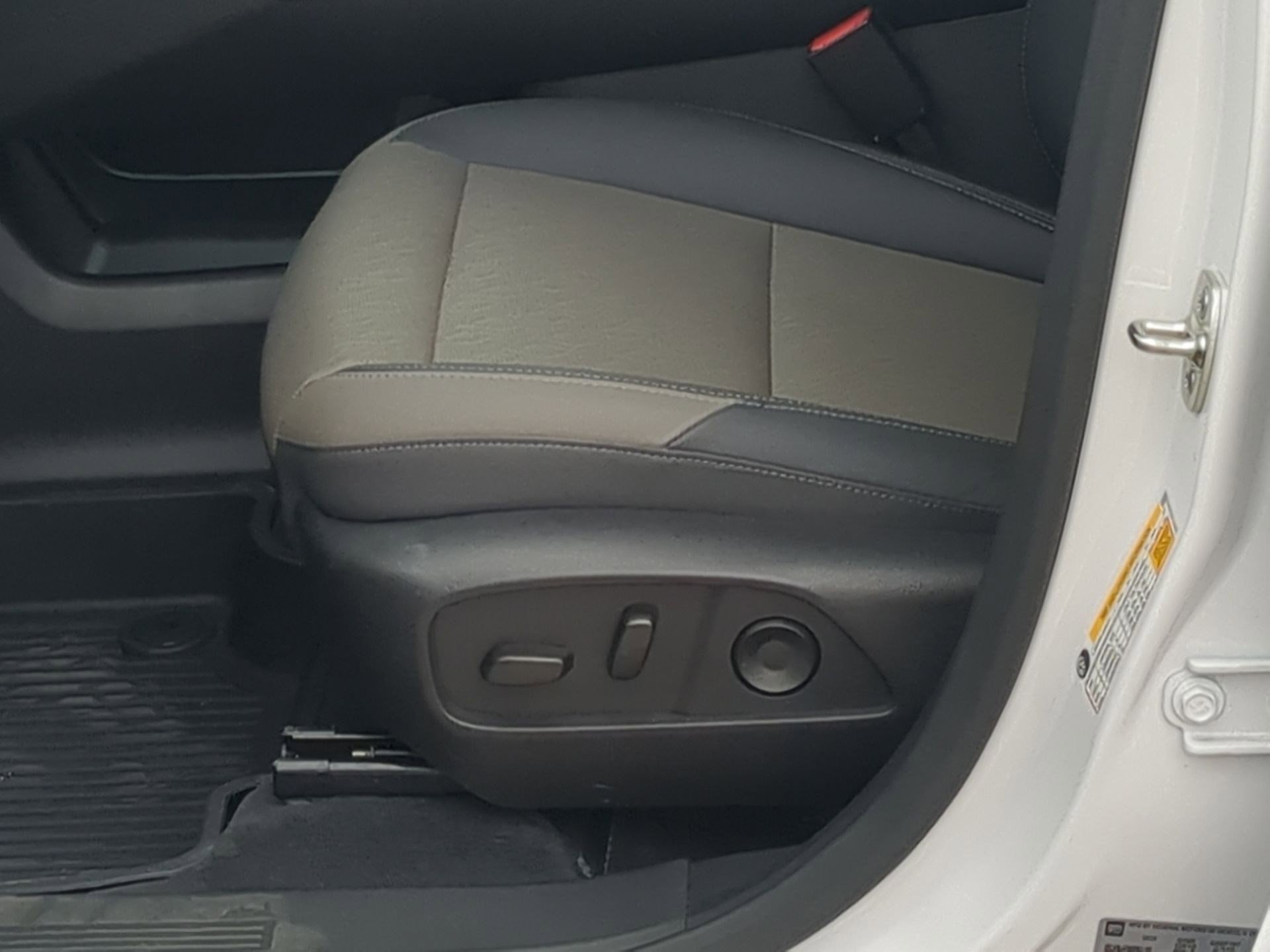 Used 2026 Chevrolet Equinox LT w/ Convenience Package II image 13