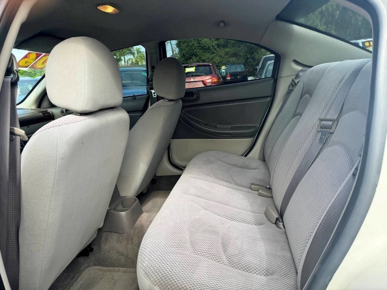 Used 2006 Dodge Stratus SXT image 10