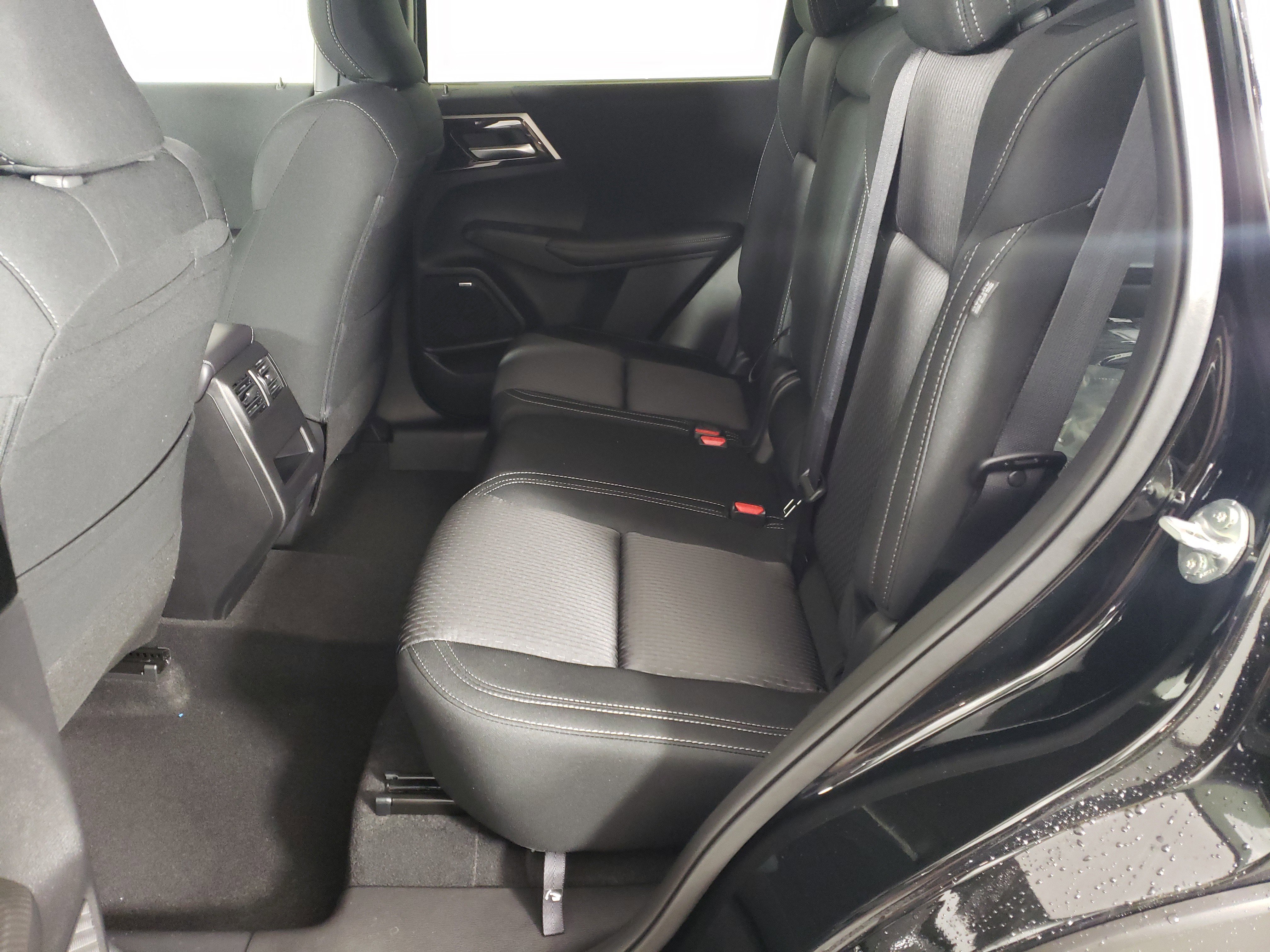 New 2026 Mitsubishi Outlander ES image 11