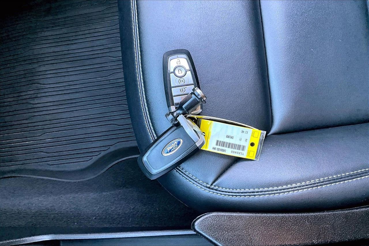 Used 2022 Ford Explorer XLT w/ Equipment Group 202A image 33