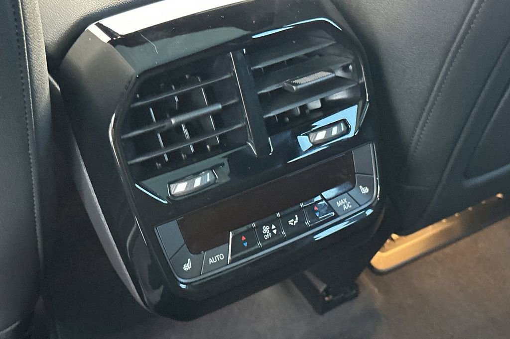 Used 2023 BMW iX xDrive50 w/ Premium Package image 13