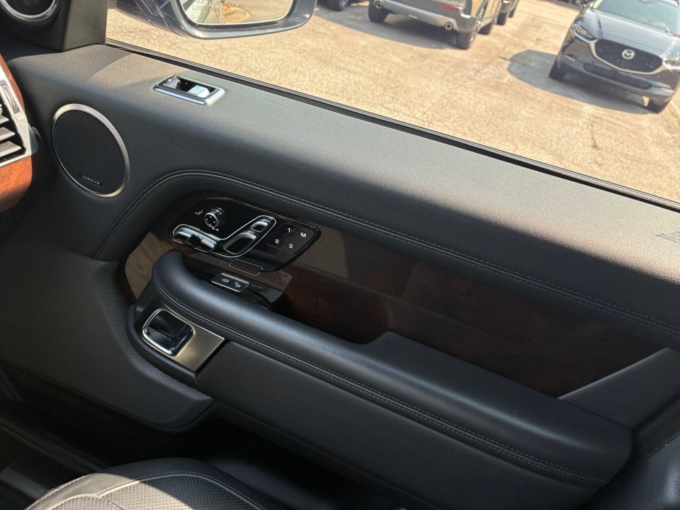 Used 2019 Land Rover Range Rover Supercharged AWD/4WD image 31