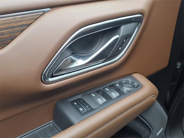 Used 2024 Chevrolet Suburban High Country w/ Advanced Technology Package image 11