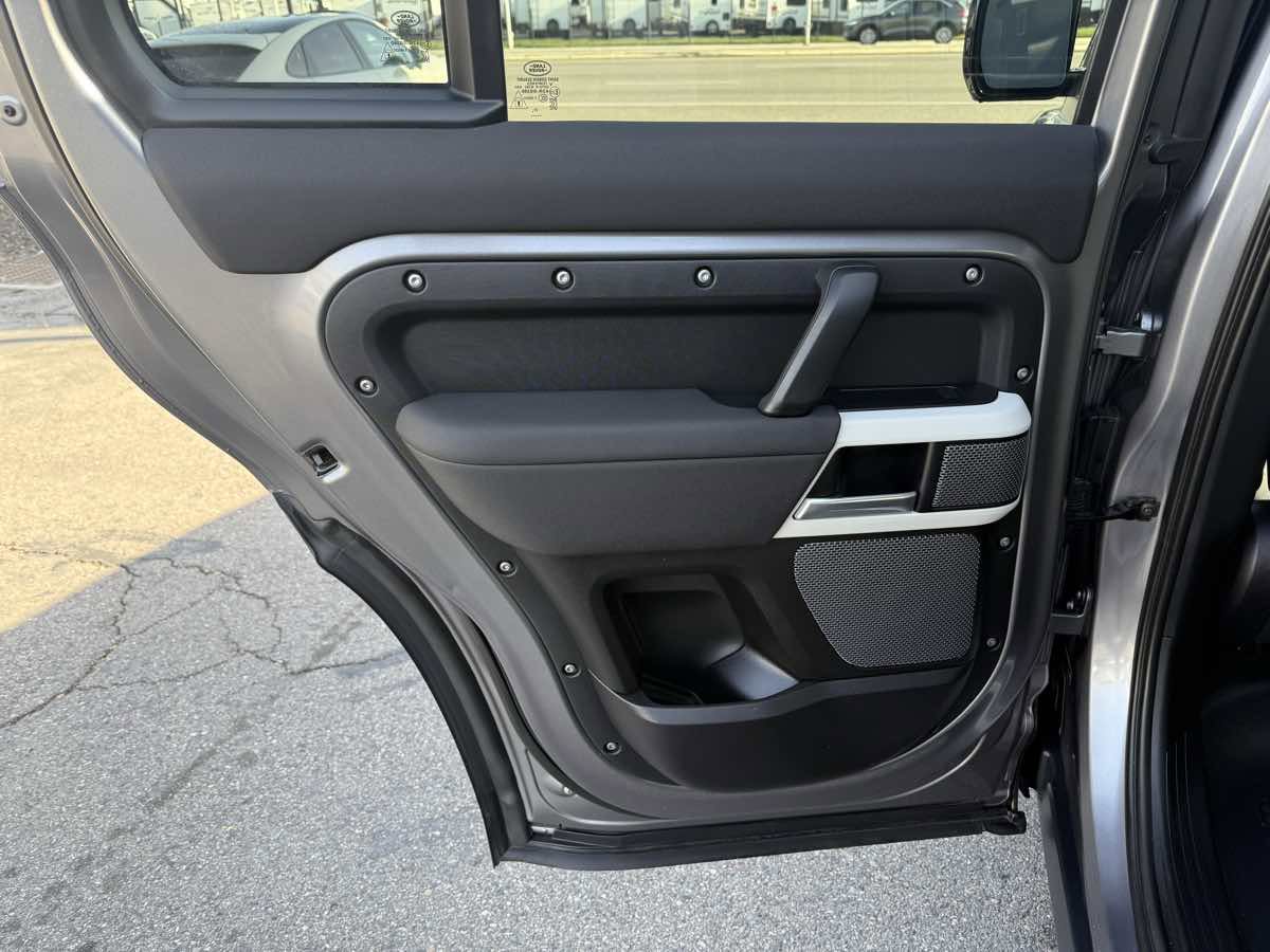 Used 2021 Land Rover Defender 110 SE image 14