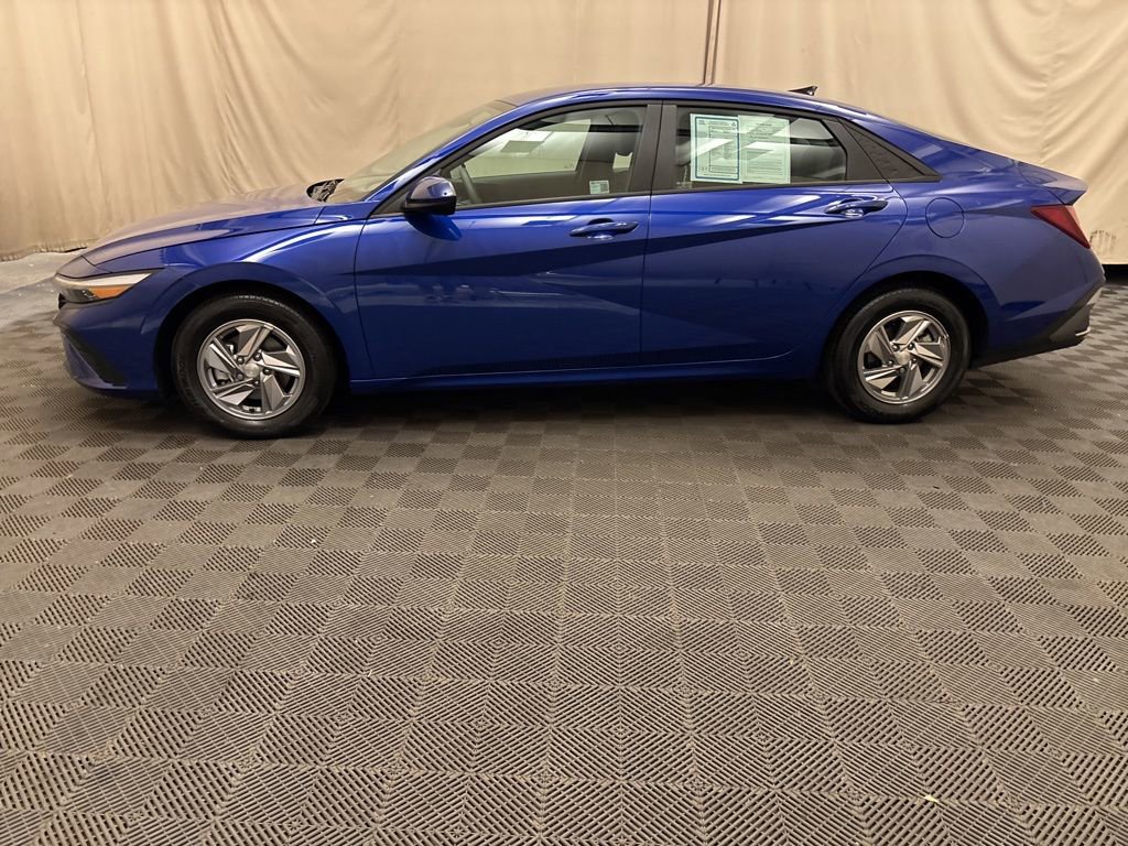 Certified 2025 Hyundai Elantra SE image 8